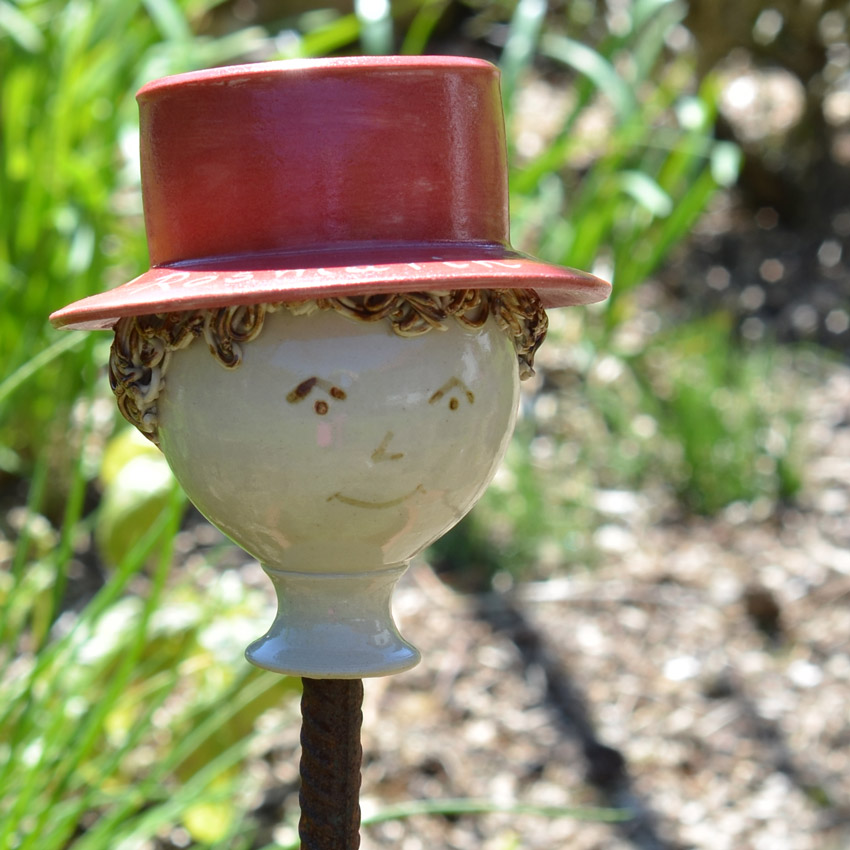 Kräuterzwerg Rosmarin - mit rotem Hut - Keramik Barbara Englisch